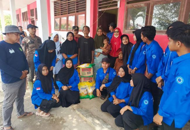 Forum Anak Lubuk Garam Salurkan Bantuan Korban Banjir Desa Sungai Linau