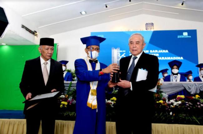 Paramadina Award Untuk TP Rachmat dalam Wisuda ke-36 Universitas Paramadina