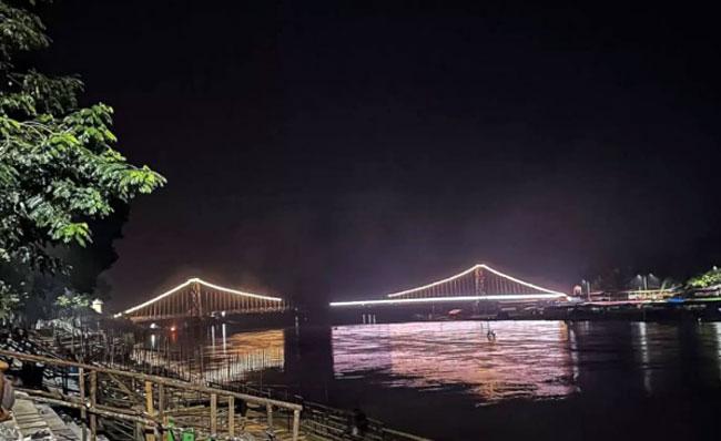Jembatan Gantung Teluk Kuantan, Pesona Lain di Tengah Semaraknya Pacu Jalur