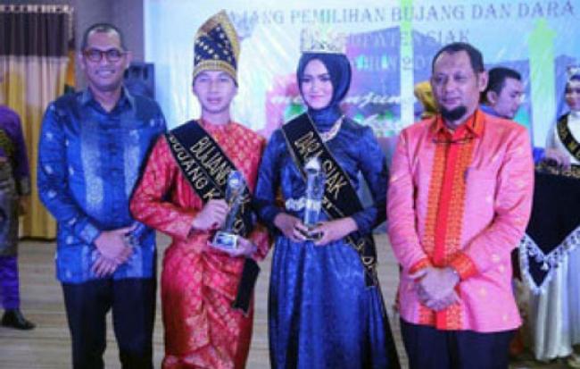 Yonata Mandala Putra dan Sri Lingga Handayani Juara Bujang dan Dara Siak 2016
