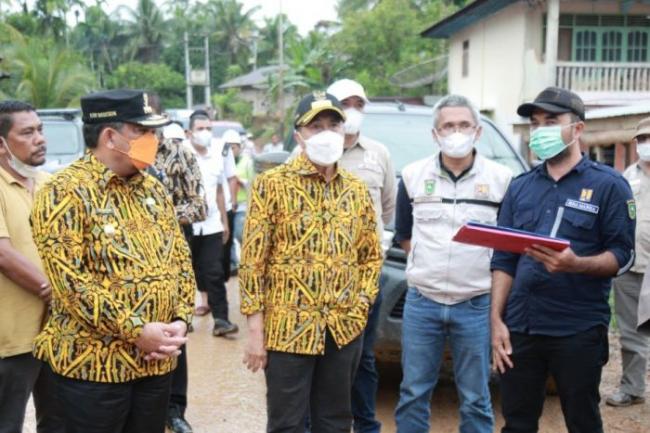 Tinjau Tugu Perbatasan Rohul - Pasaman, Ini Kata Gubernur Riau
