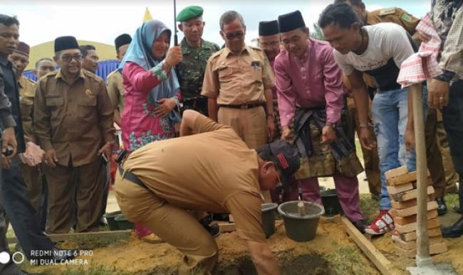Bupati Suyatno Letakkan Batu Pertama Pembangunan Tambahan Ruang Kelas SMP 6 Bangko Pusako