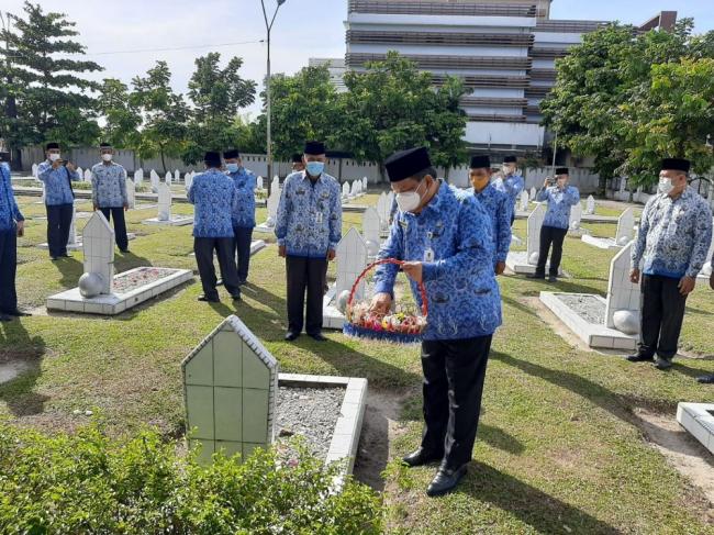 Peringati HUT Korpri, Dewan Pengurus Korpri Riau Ziarah ke Makam Pahlawan