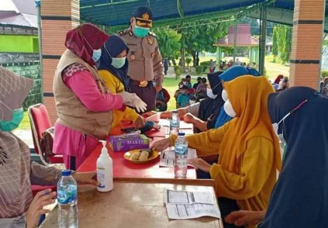 Gerai Vaksin Polres Kampar Gelar Vaksinasi di Wilayah Terpencil Desa Gunung Sari