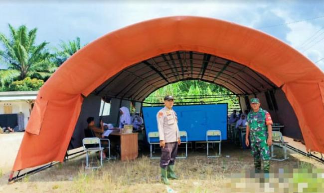 Banjir di SMA N 2 Bonai Darussalam Rokan Hulu Riau Belum Surut, Siswa Belajar di Tenda Lapangan
