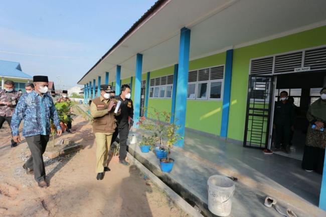 Wagubri Cek Progres Pembangunan RPS SMK Perikanan Riau di Dumai, Ini pesannya