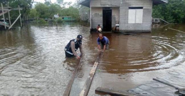 Banjir Rob Landa Kepulauan Meranti, Warga Diimbau Waspada