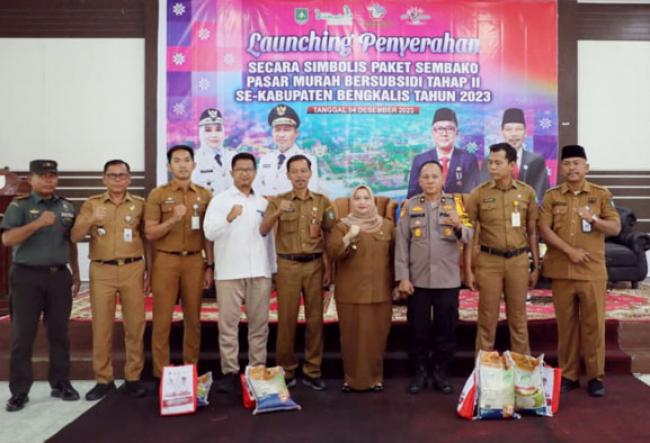 Bupati Kasmarni Launching Pasar Murah Bersubsidi Tahap II
