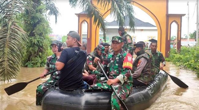 Tiga Bulan Digenangi Banjir, TNI AD di Riau Gelar Bhakti Sosial di Desa Sontang